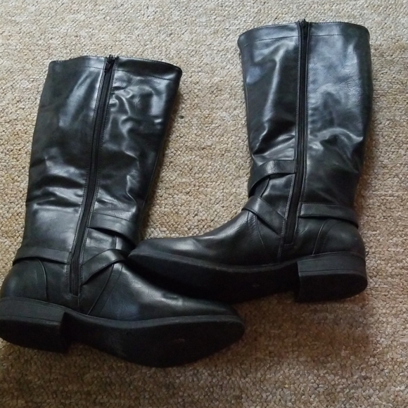 Boots just fab - Picture 2 of 4